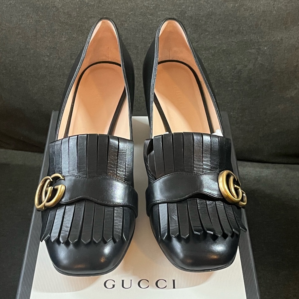 Nearly brand new Gucci heel loafer